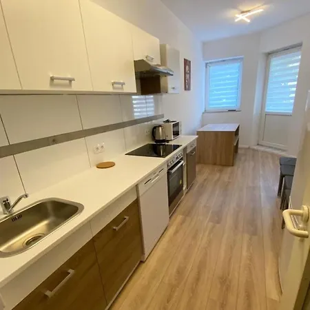 Spacious With Balcony In Daire Duisburg